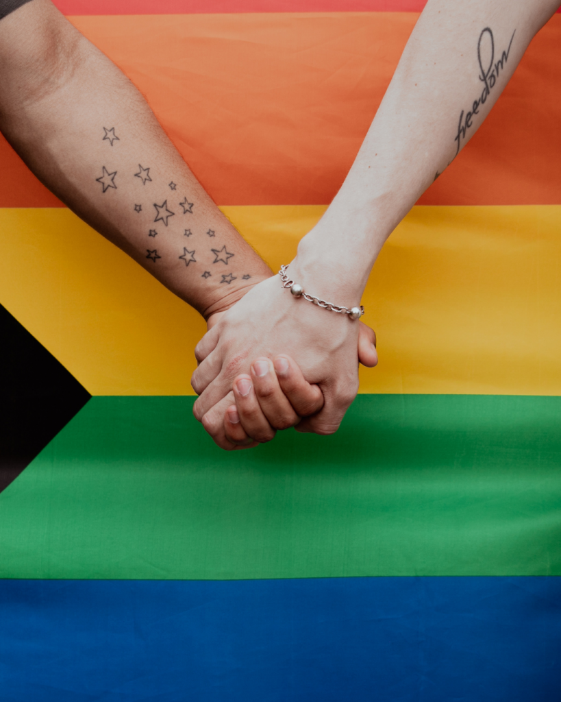No mês do Orgulho LGBTQ+ a compilação de alguns dados sobre pessoas que se identificam como LGBTQ.