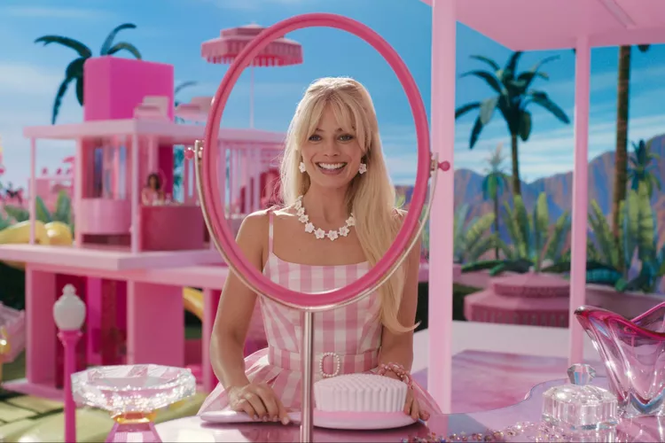 Filme da Barbie live action em 2023: rosa está presente em praticamente todos os lugares. Imagem: divulgação.