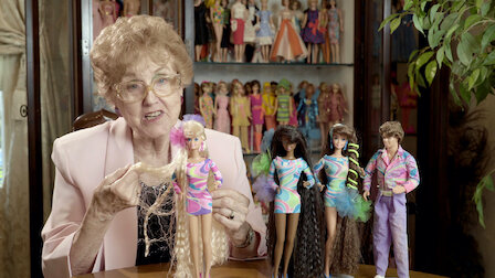 Carol Spencer, designer da Barbie por 35 anos. Imagem: Netflix Reprodução.